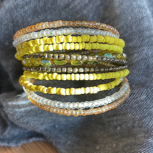 Yellow, peach and clear multi layer beaded bracelet!Jewelry Discount in Listing! - Picture 6 of 9